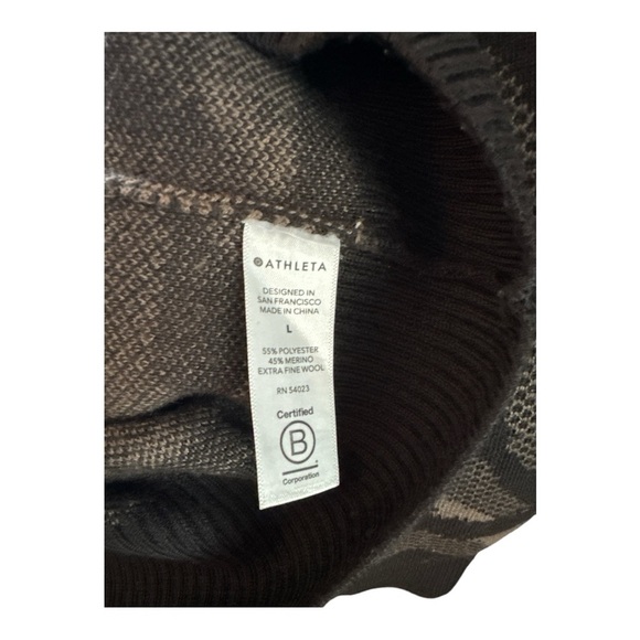 ATHLETA Jacquard Crew Sweater Pullover Merino Wool Sz L Camo Digi Casual - Picture 8 of 9